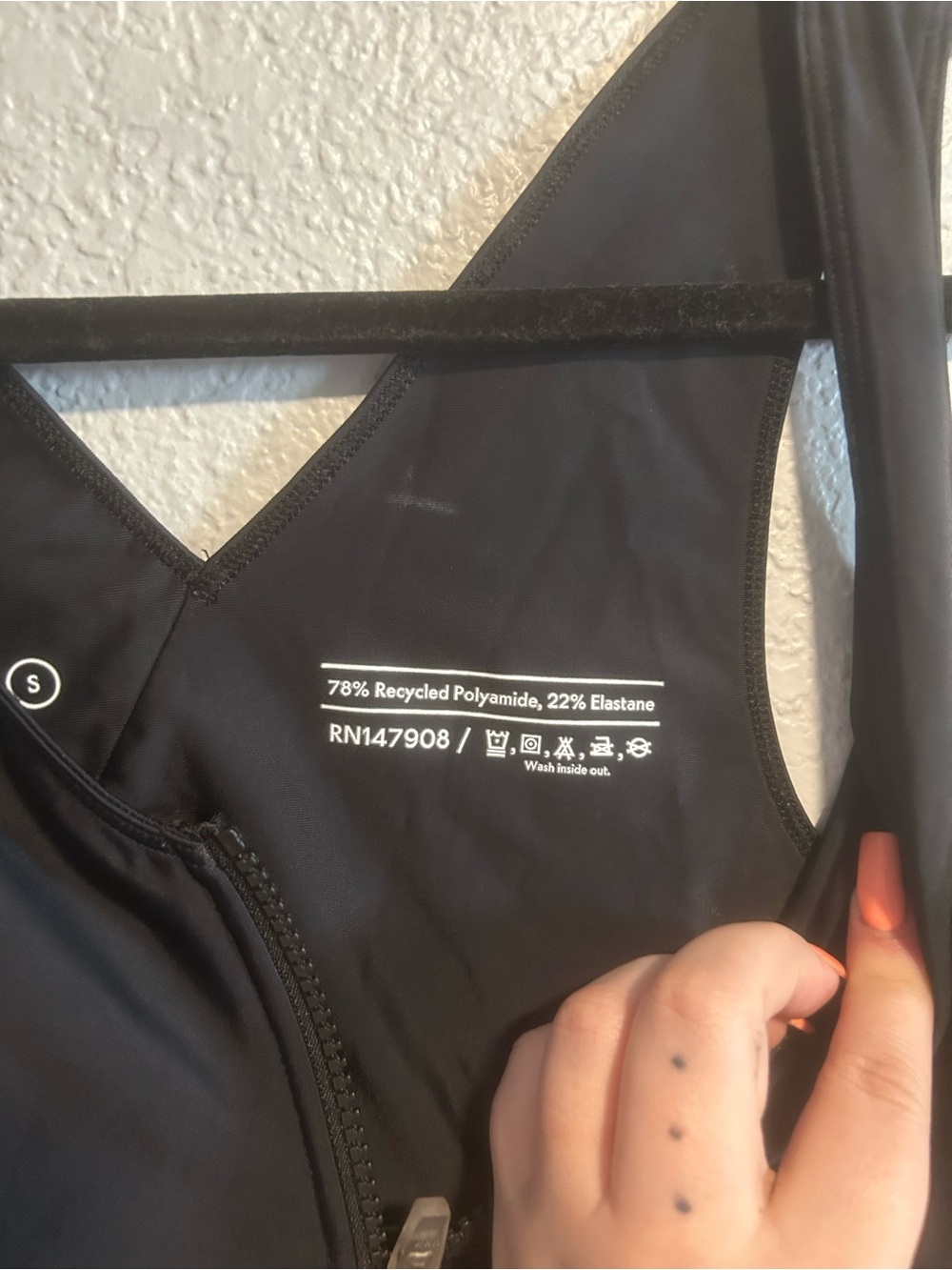 Outdoor voices SplashKnit 6" Bodysuit in black ASO Hailey
Bieber - Picture 8 of 10